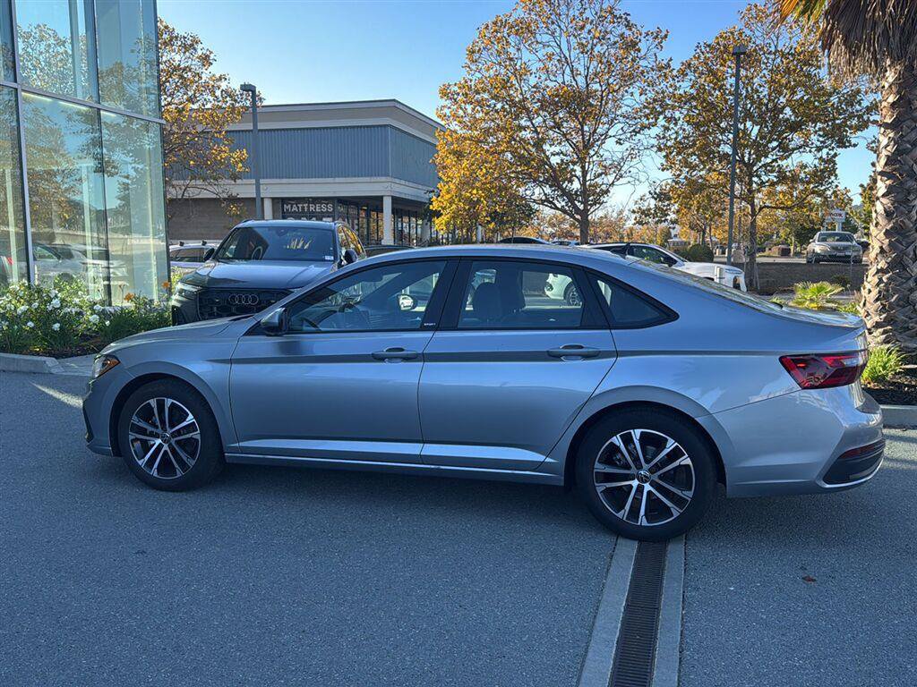 Used 2026 Volkswagen Jetta Sport FWD image 9