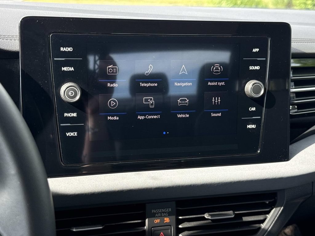 Used 2025 Volkswagen Jetta SE FWD image 4