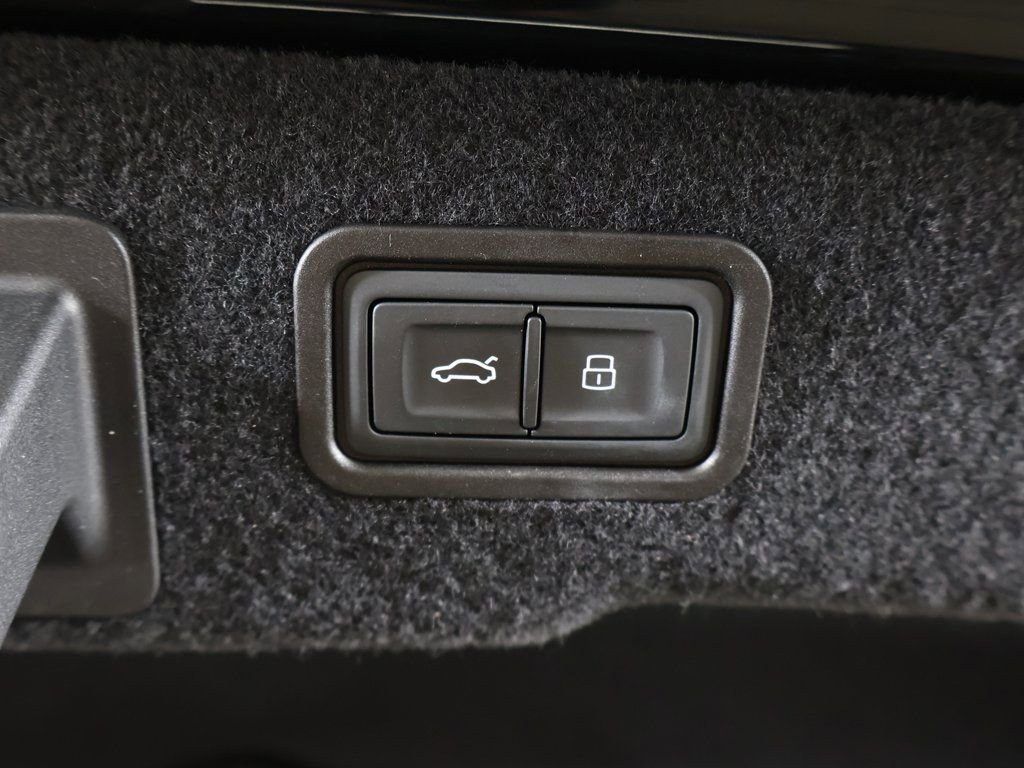 Used 2022 Audi A8 L 3.0T w/ Executive Package image 25