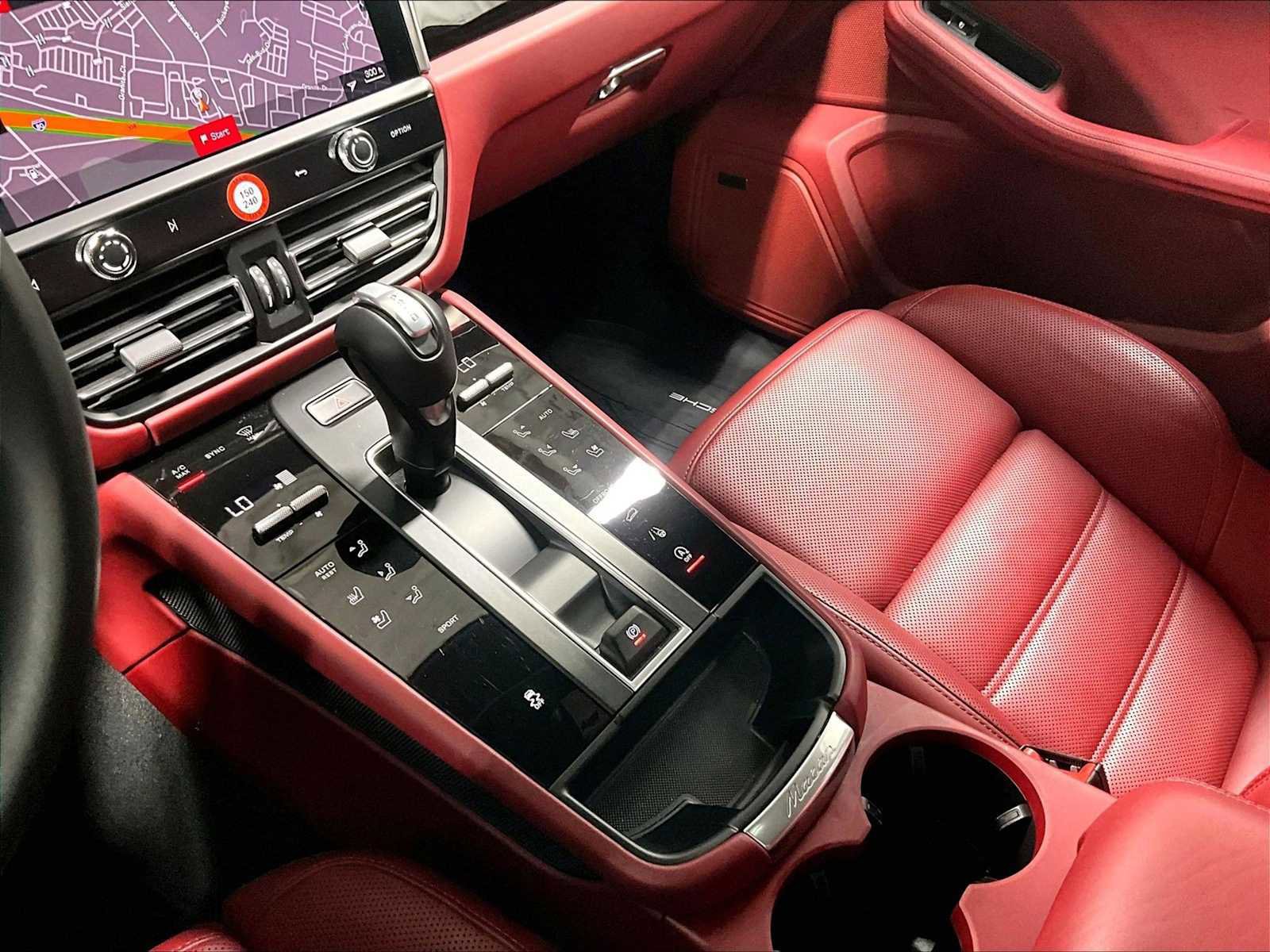 Used 2025 Porsche Macan image 19