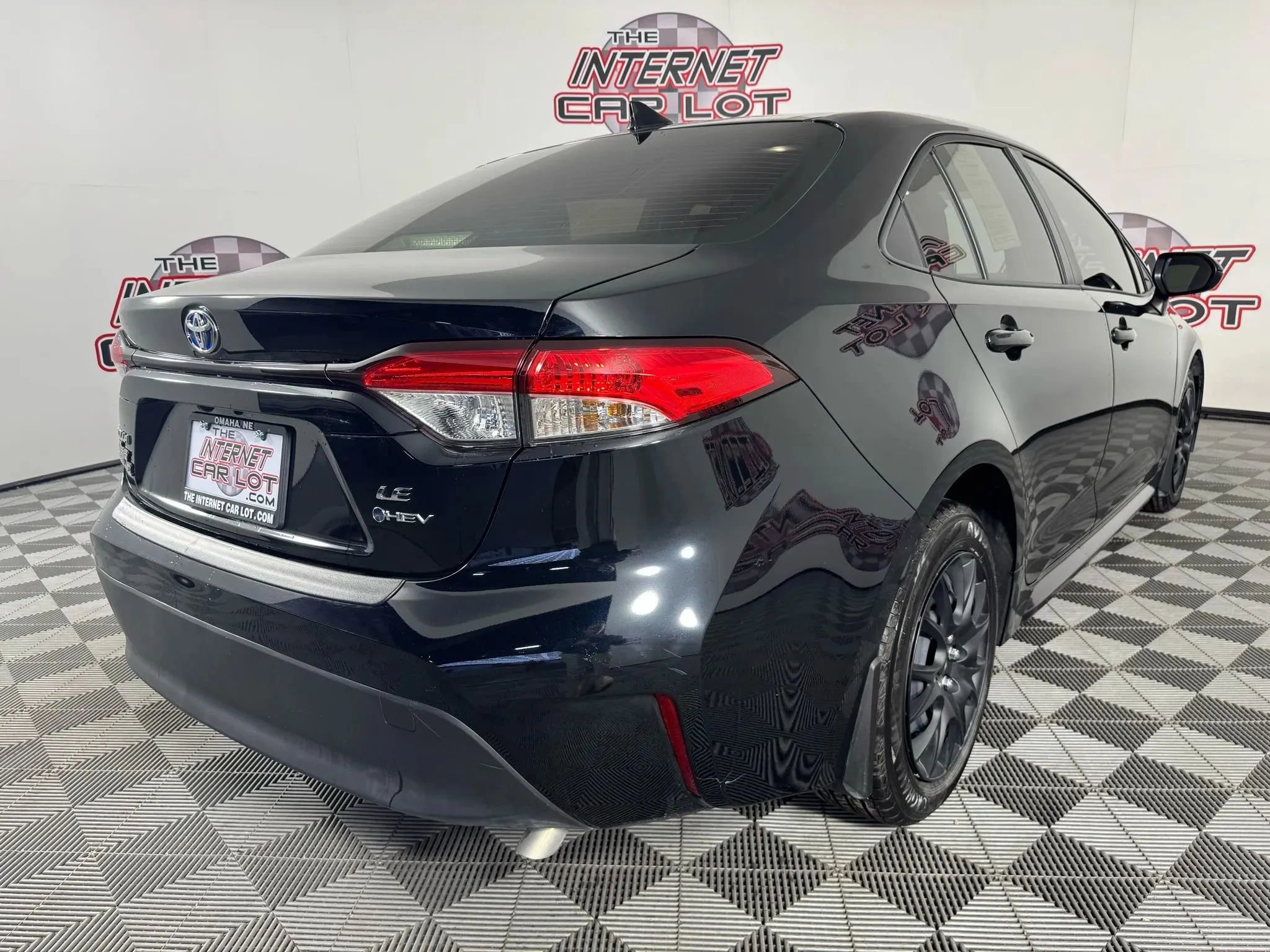 Used 2025 Toyota Corolla LE FWD image 25