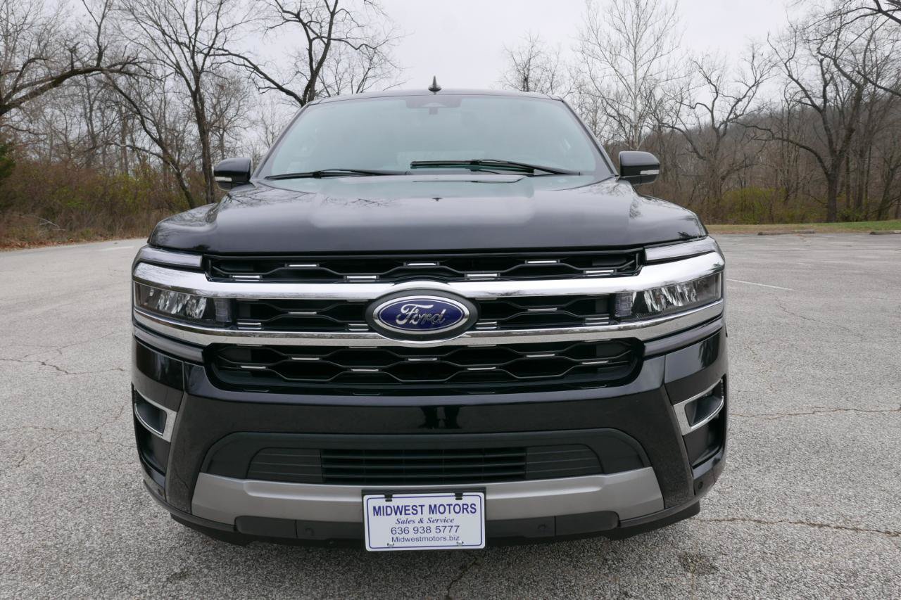 Used 2024 Ford Expedition Max Limited AWD/4WD image 2