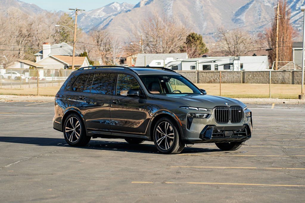 Certified 2025 BMW X7 M60i AWD/4WD image 3