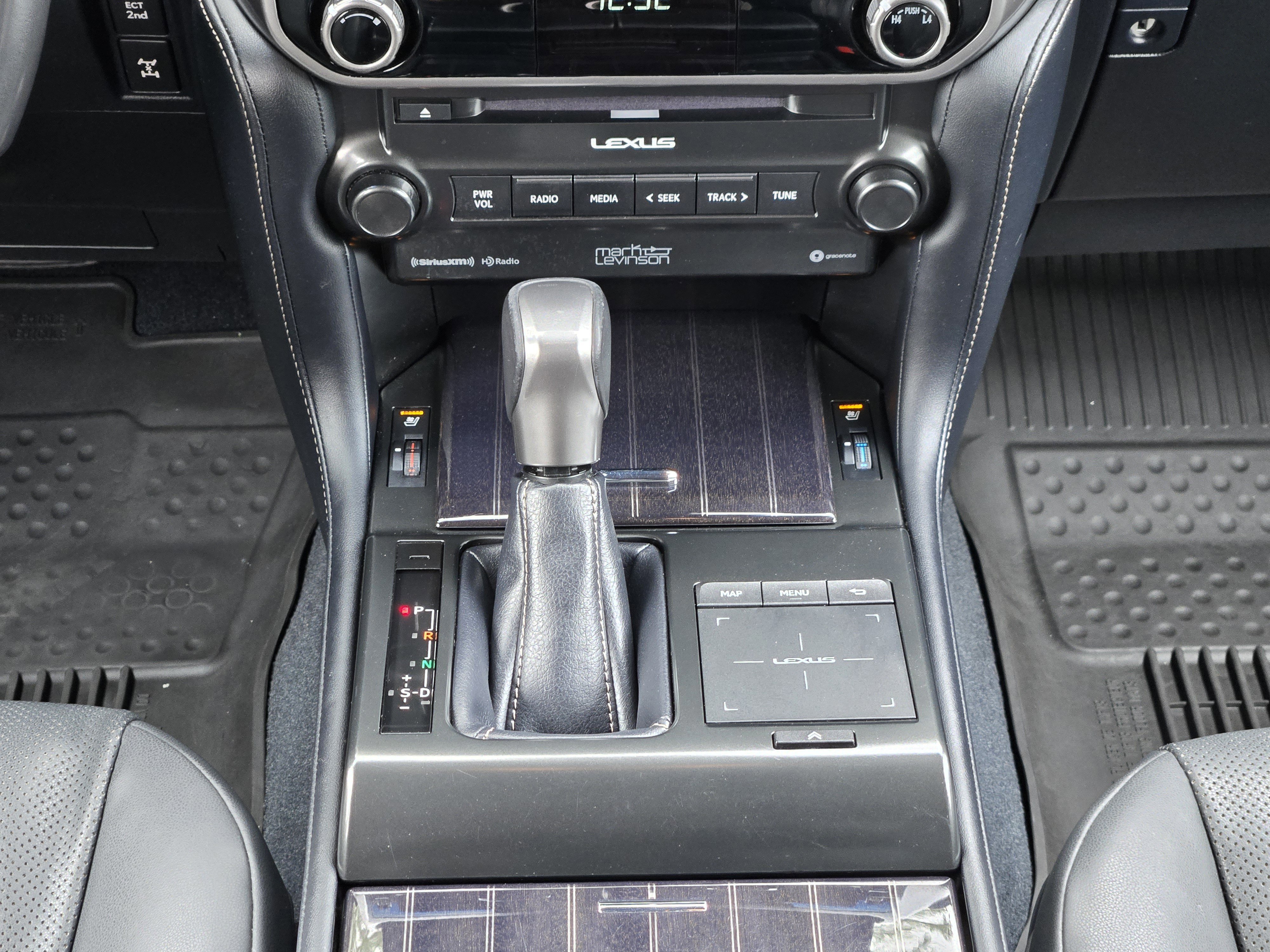 Used 2022 Lexus GX 460 Premium w/ Accessory Package AWD/4WD image 16