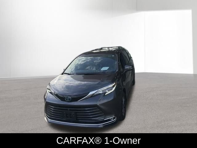 Used 2025 Toyota Sienna Platinum
