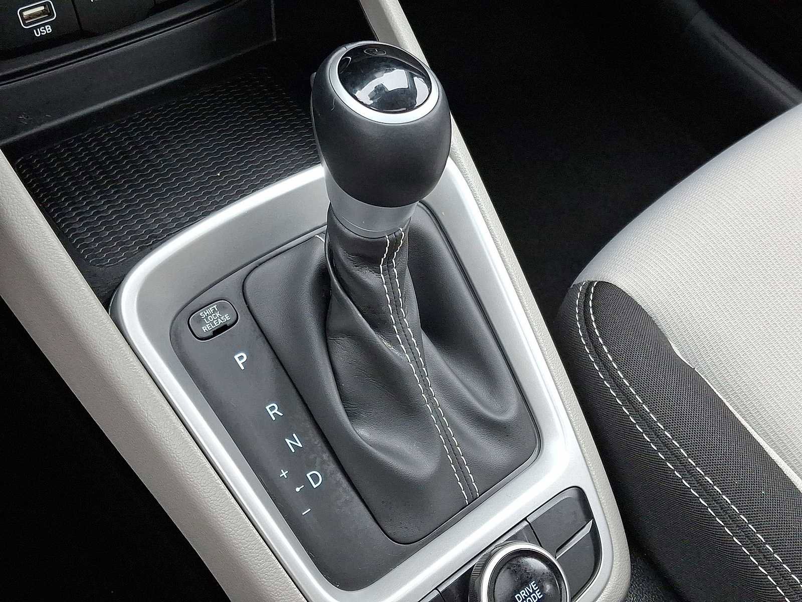 Used 2025 Hyundai Venue SEL image 21