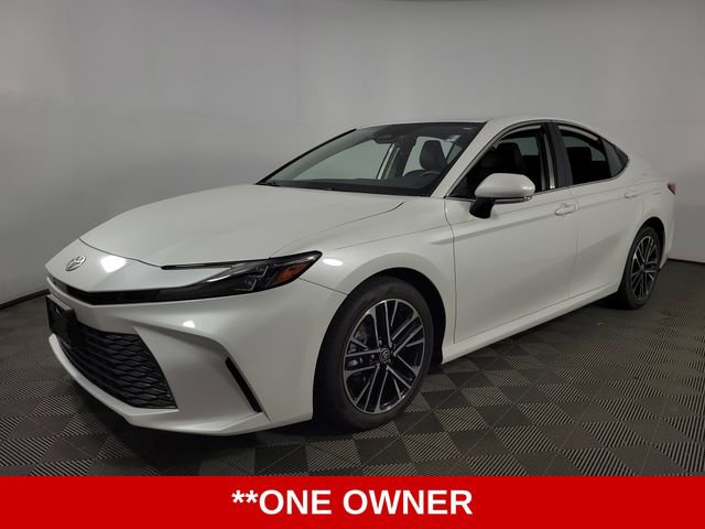 Used 2025 Toyota Camry XLE FWD image 5