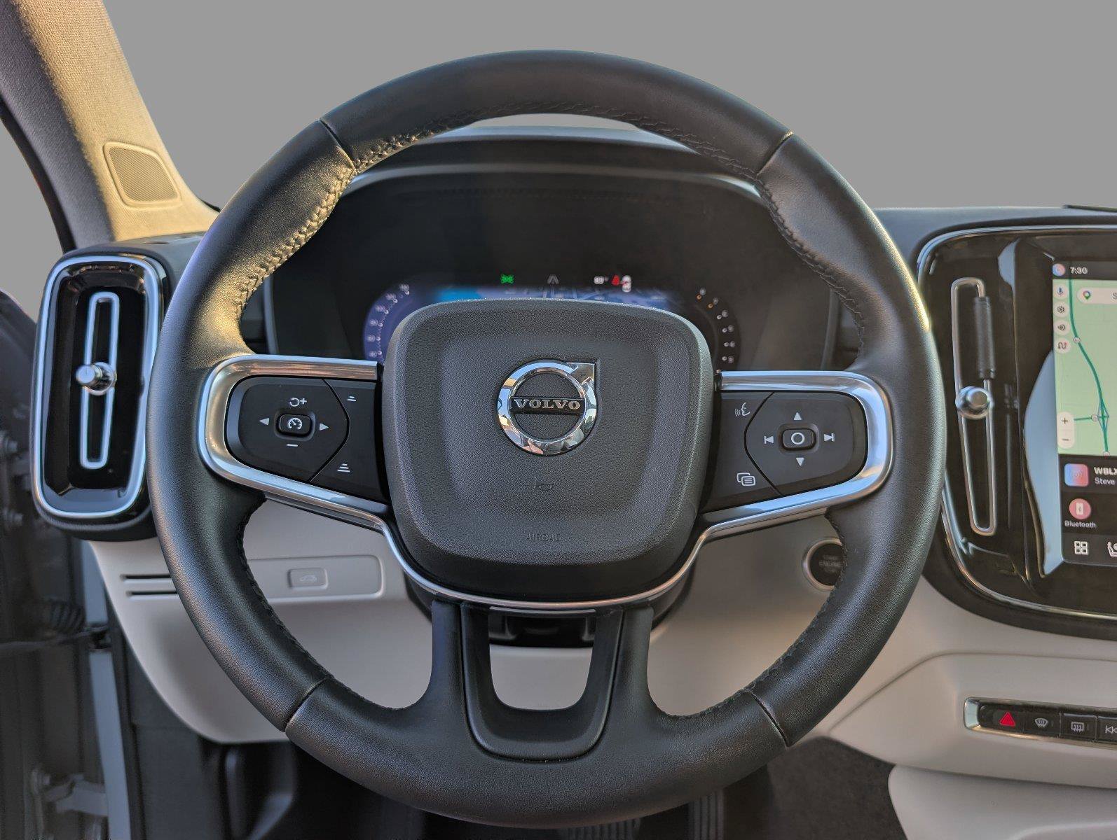 Used 2024 Volvo XC40 B5 Plus w/ Protection Package Premier AWD/4WD image 27