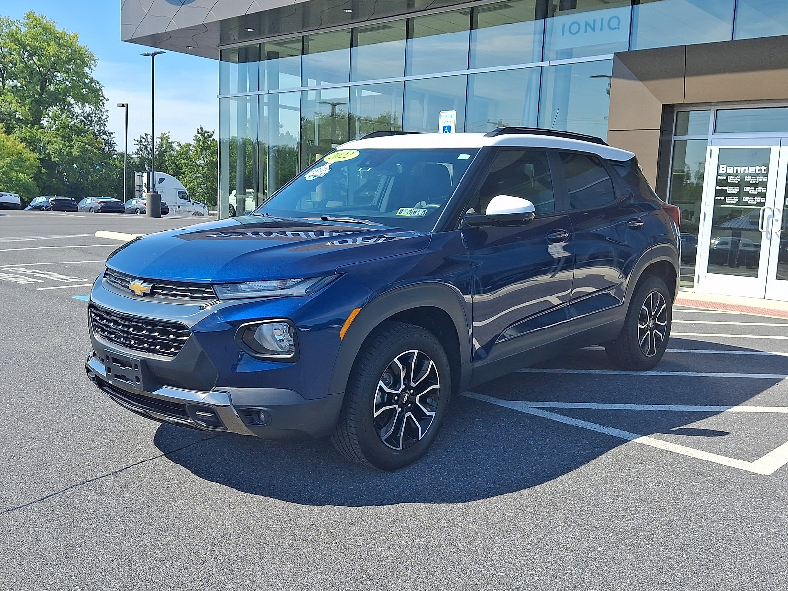 Used 2022 Chevrolet TrailBlazer ACTIV w/ Technology Package AWD/4WD image 3