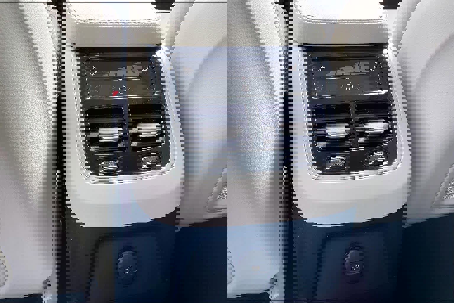 Used 2023 Volvo XC90 T8 Plus w/ Protection Package Premier image 38