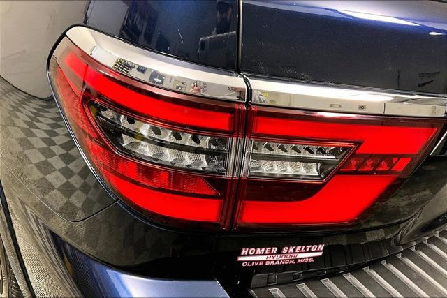 Used 2024 Nissan Armada SL w/ Captain's Chairs Package image 30