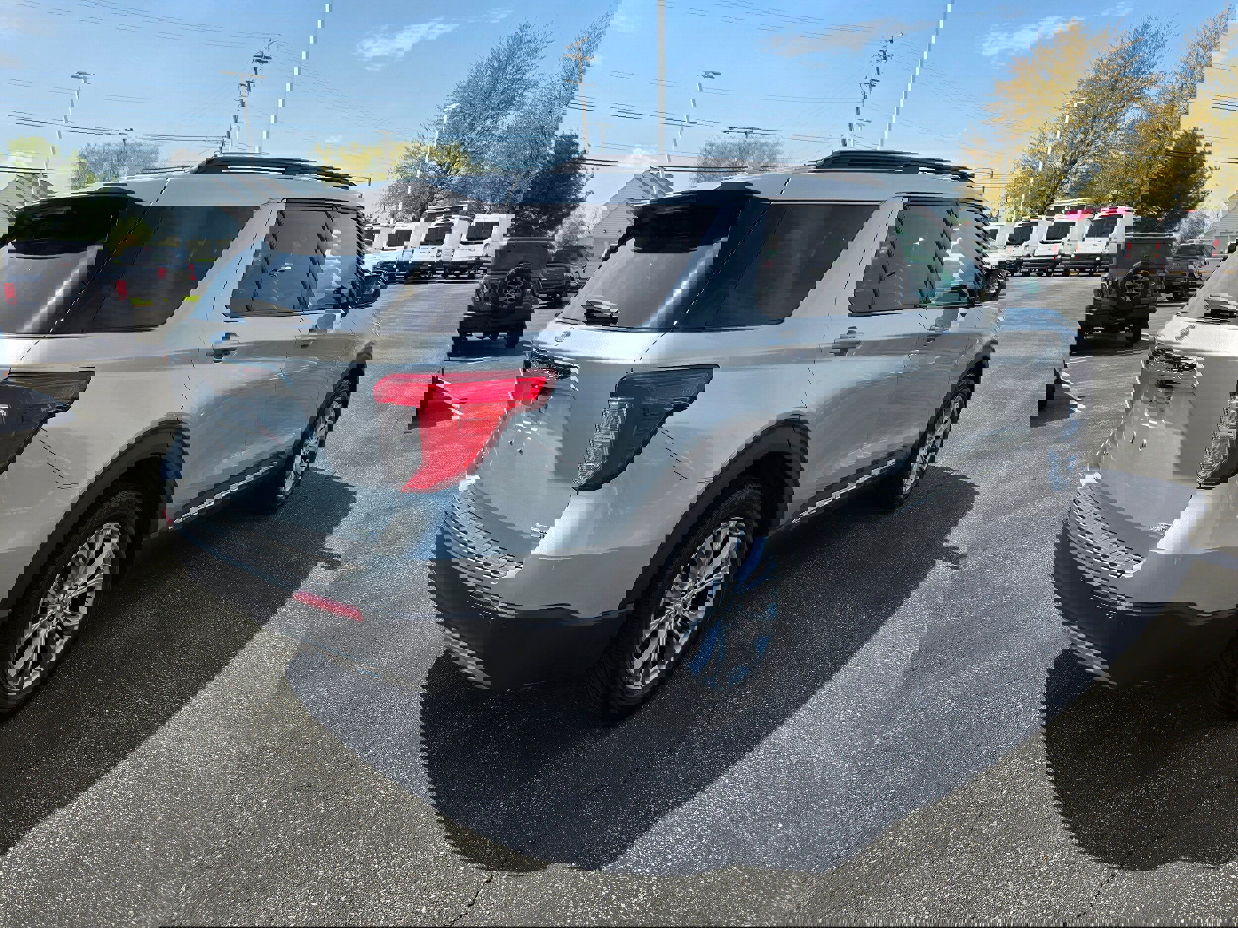 Used 2020 Ford Explorer XLT w/ Equipment Group 202A image 5