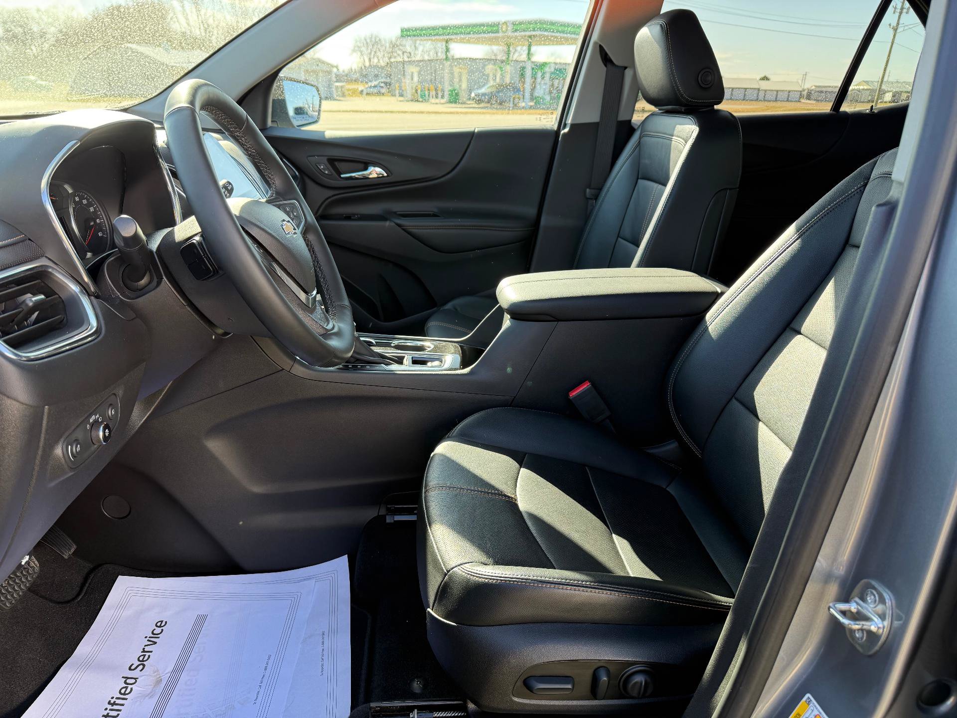 Used 2023 Chevrolet Equinox Premier FWD image 13