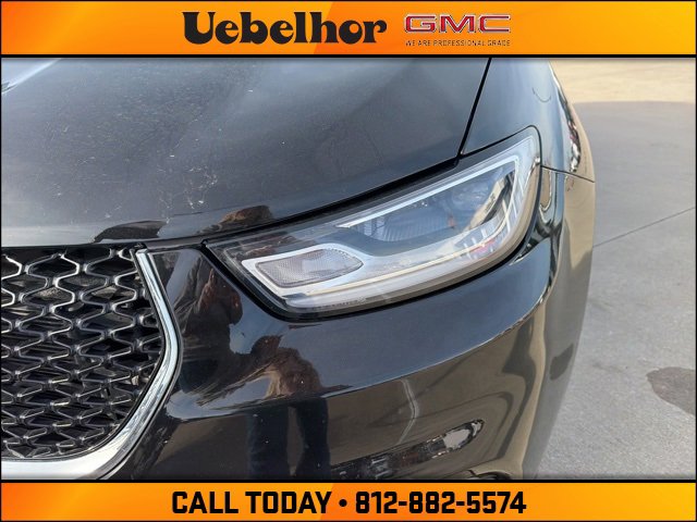 Used 2024 Chrysler Pacifica Touring-L image 16