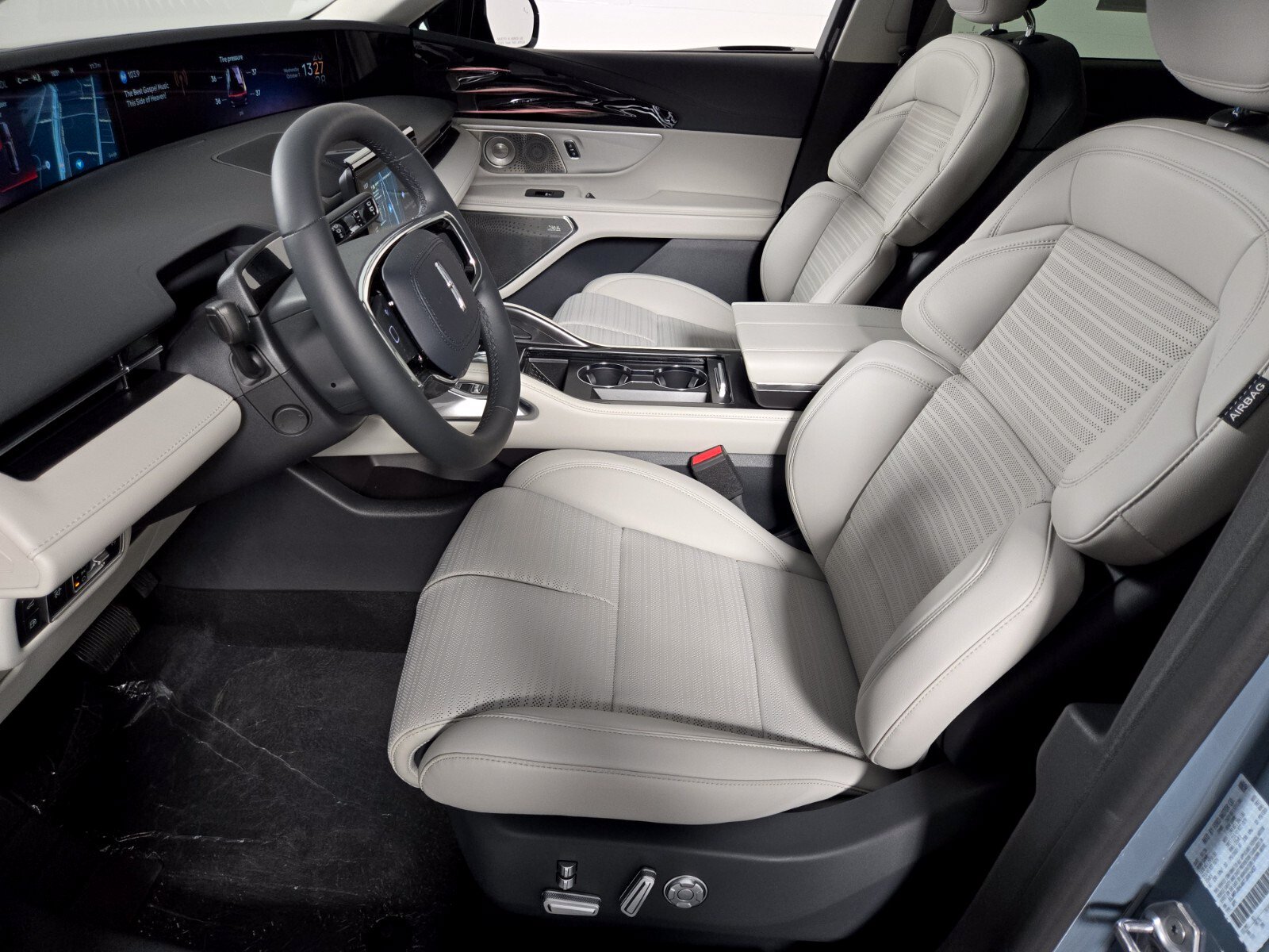 New 2026 Lincoln Nautilus Reserve AWD/4WD image 13