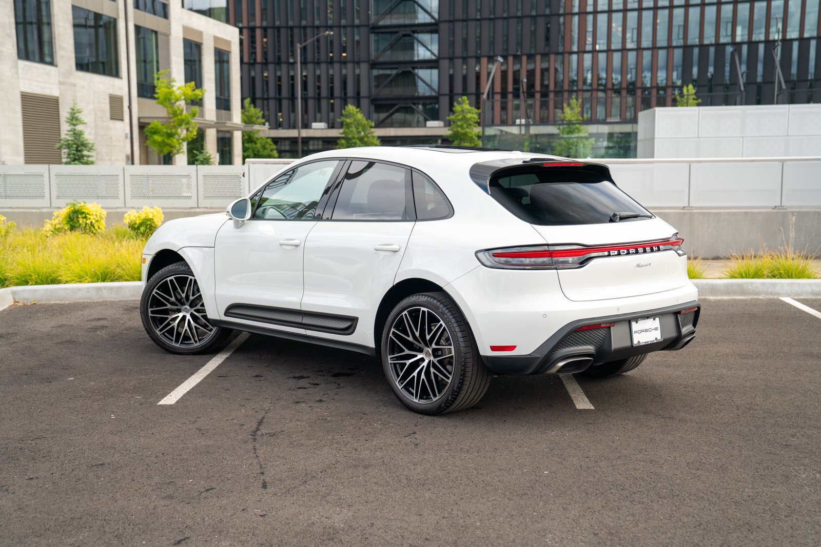 Certified 2023 Porsche Macan Turbo AWD/4WD image 3