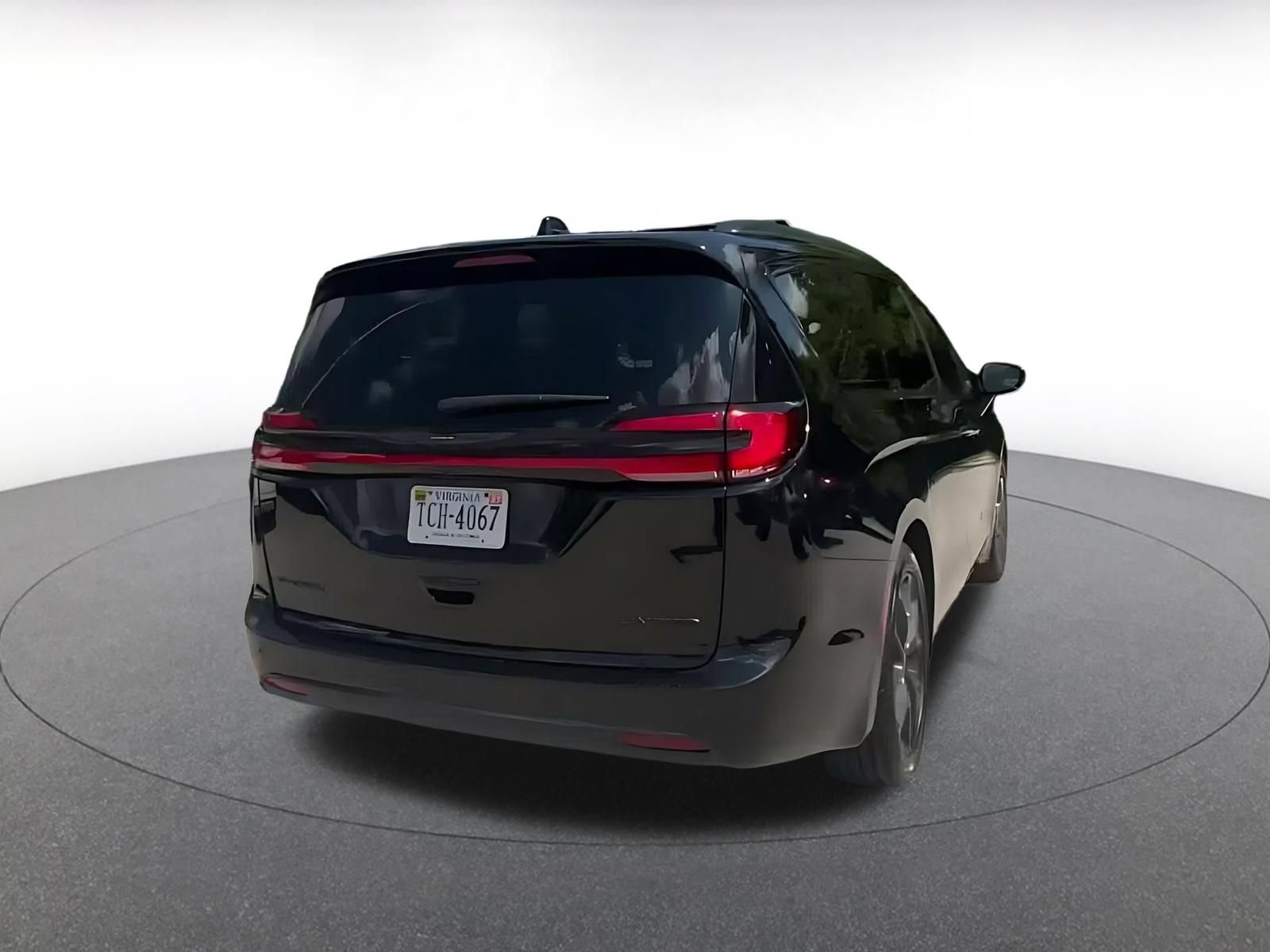 Used 2025 Chrysler Pacifica Limited FWD image 13
