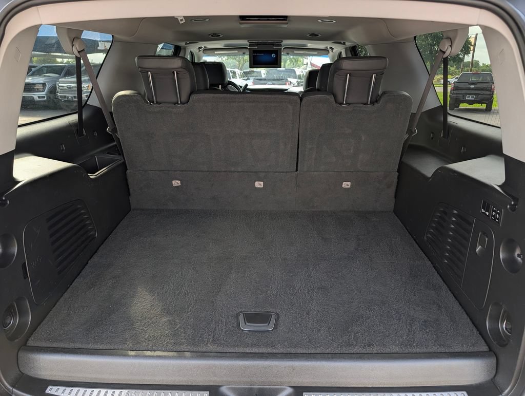 Used 2019 Cadillac Escalade ESV Premium Luxury w/ Escalade Sport Edition AWD/4WD image 30