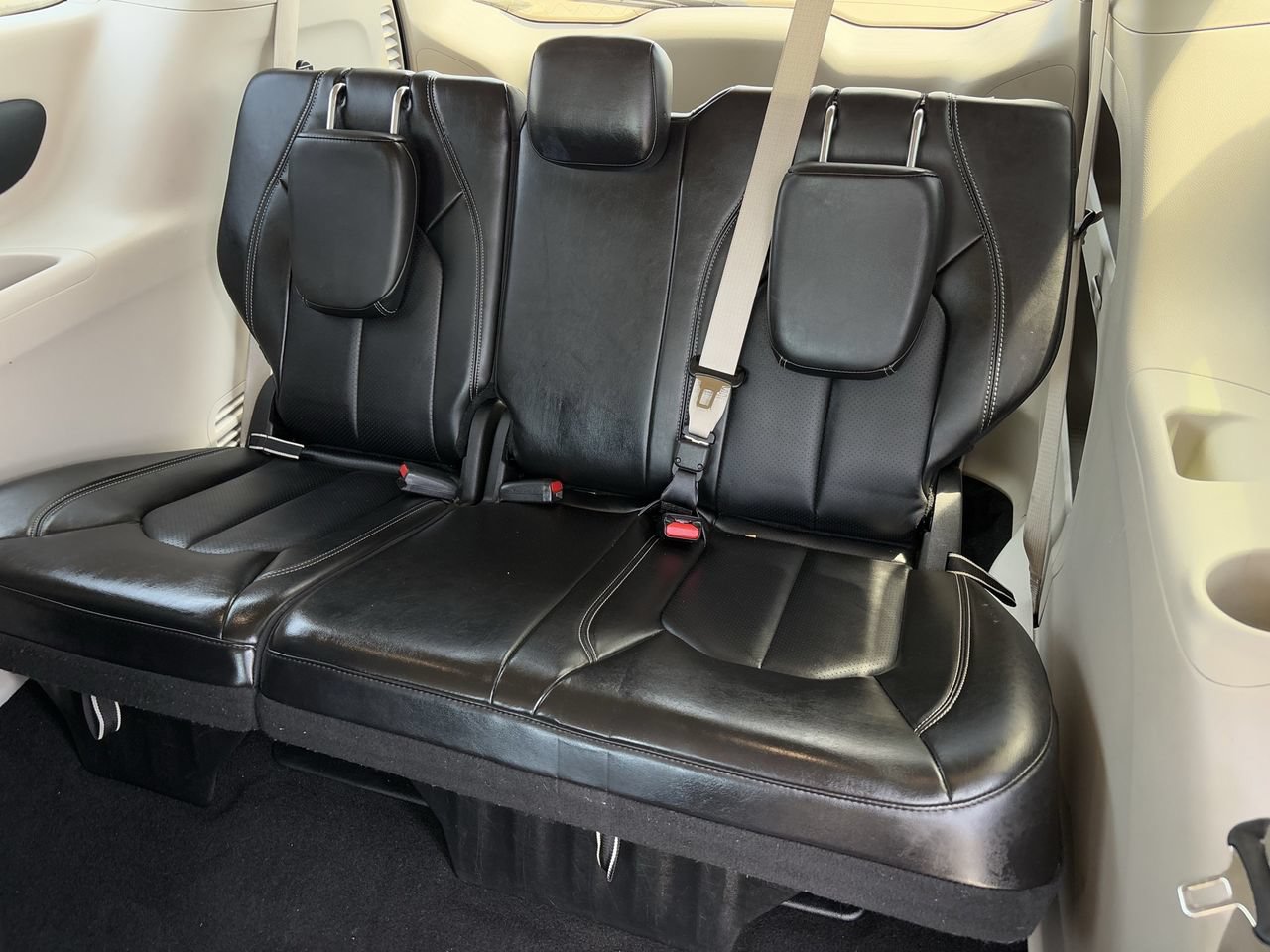 Used 2024 Chrysler Pacifica Touring-L FWD image 29