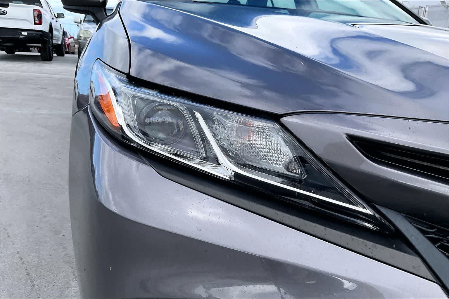 Used 2020 Toyota Camry SE FWD image 31