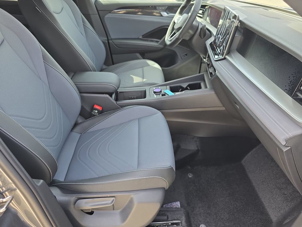 New 2026 Volkswagen Tiguan SE R-Line FWD image 10