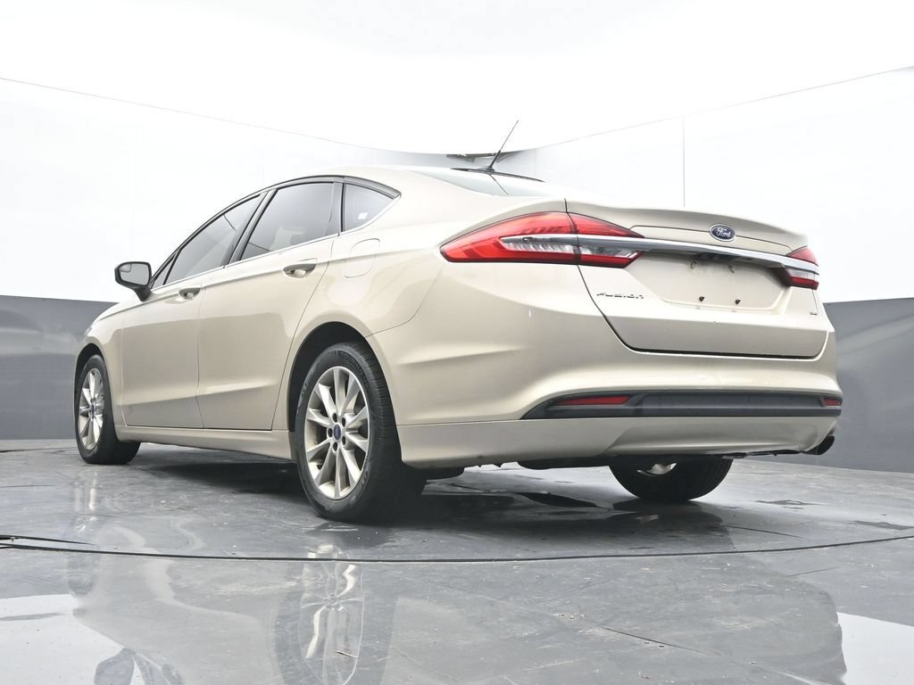 Used 2017 Ford Fusion SE FWD image 32