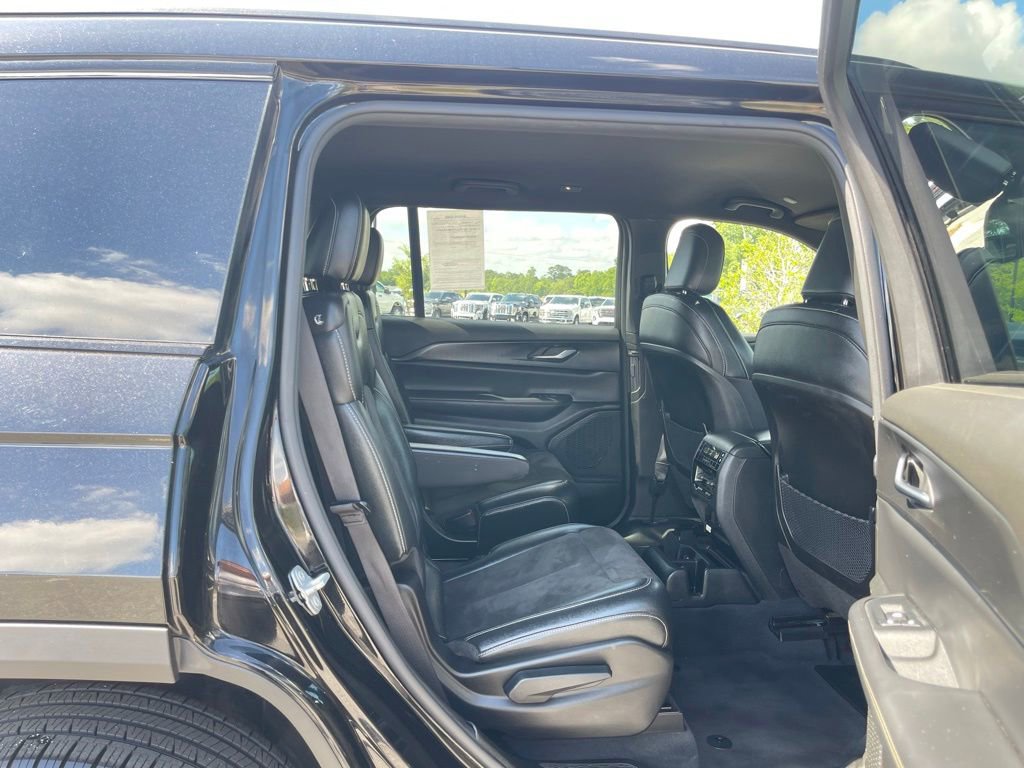 Used 2023 Jeep Grand Cherokee L Laredo AWD/4WD image 45