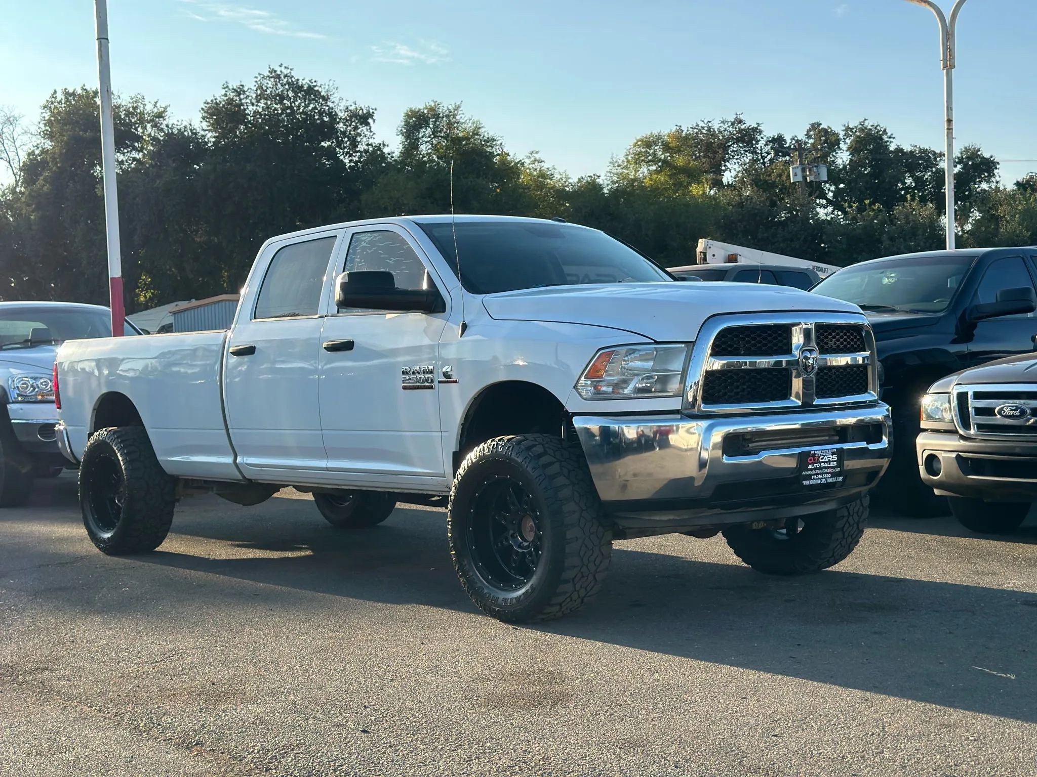Used 2014 RAM 2500 Tradesman w/ Chrome Appearance Group AWD/4WD image 2