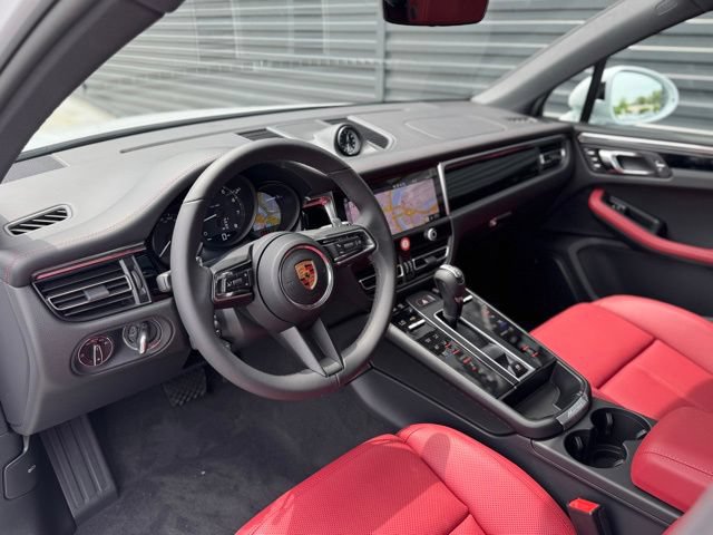 New 2026 Porsche Macan AWD/4WD image 4