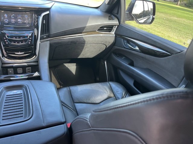 Used 2020 Cadillac Escalade Platinum image 35