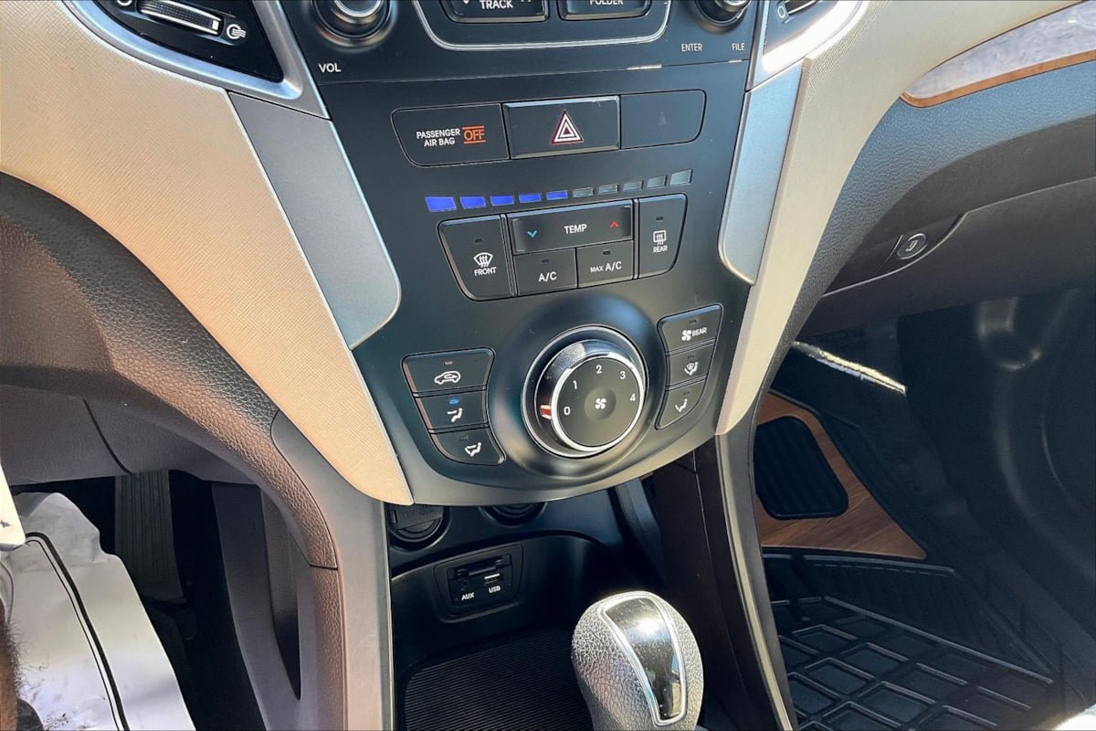 Used 2015 Hyundai Santa Fe GLS AWD/4WD image 15