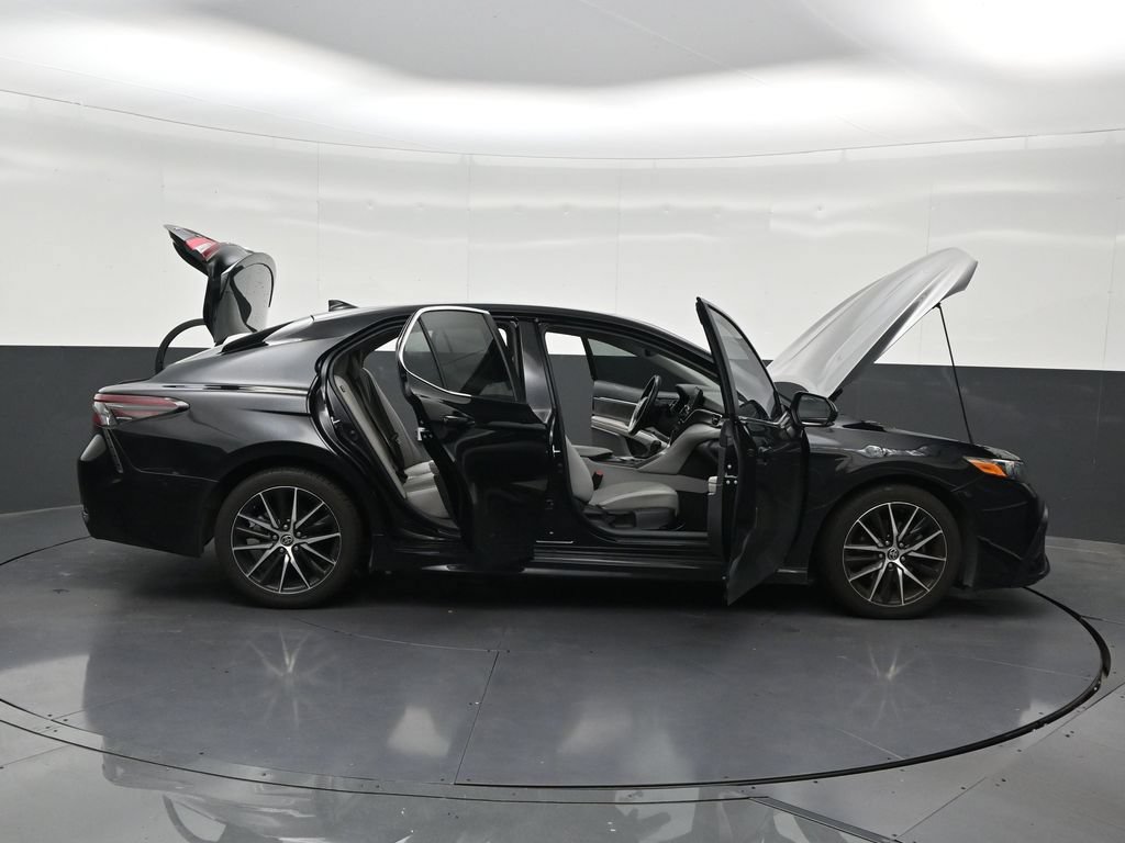 Used 2022 Toyota Camry SE w/ Audio Upgrade Package FWD image 32