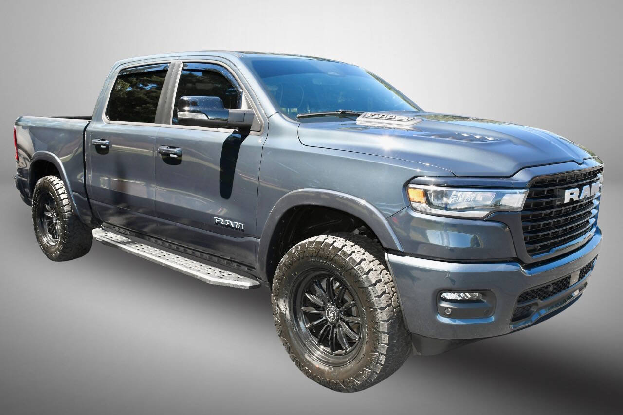 Used 2025 RAM 1500 Laramie AWD/4WD image 9