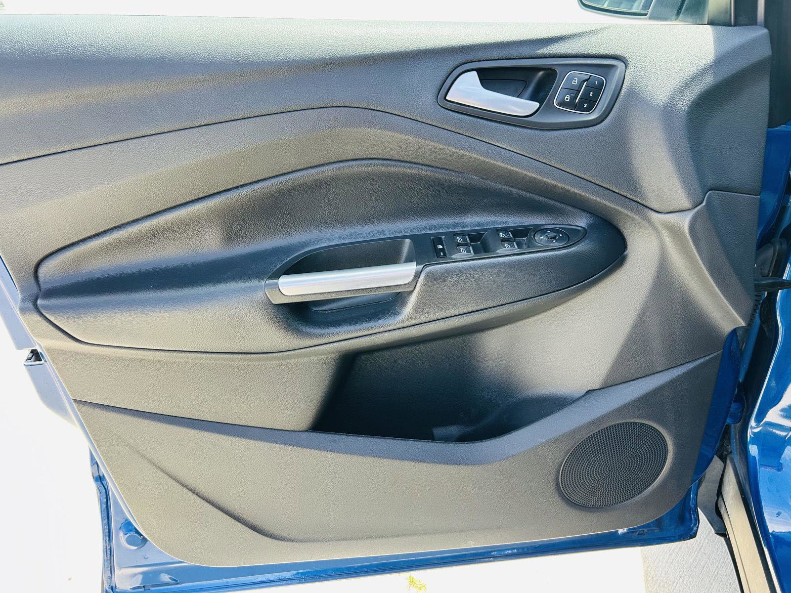 Used 2019 Ford Escape Titanium FWD image 9