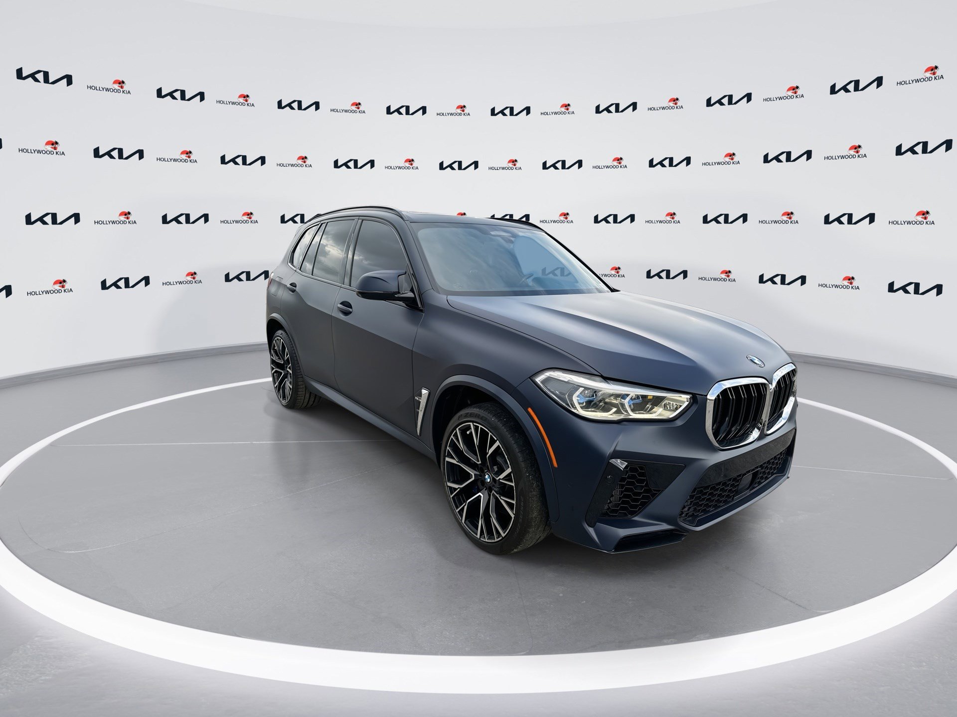 Used 2021 BMW X5 M w/ Executive Package image 2