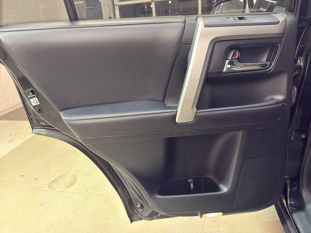 Used 2018 Toyota 4Runner SR5 Premium image 30