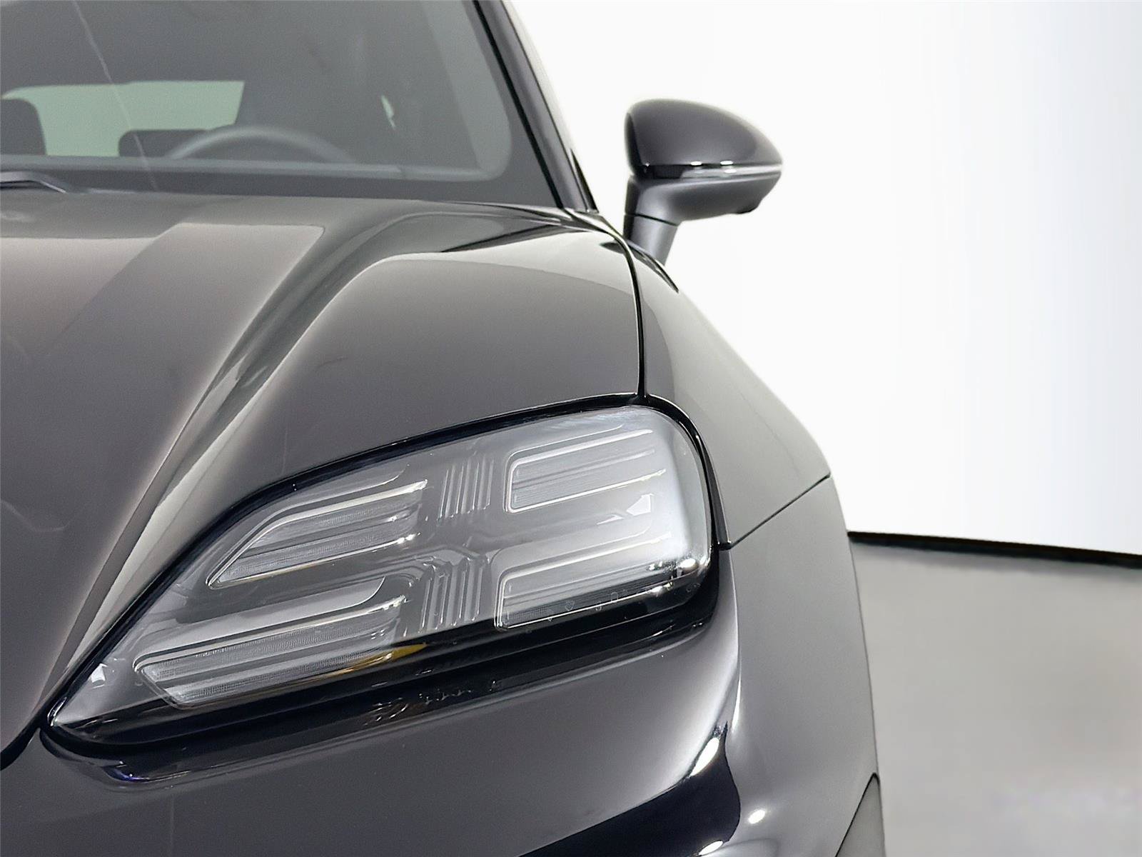 Certified 2026 Porsche Macan 4 Electric RWD image 15