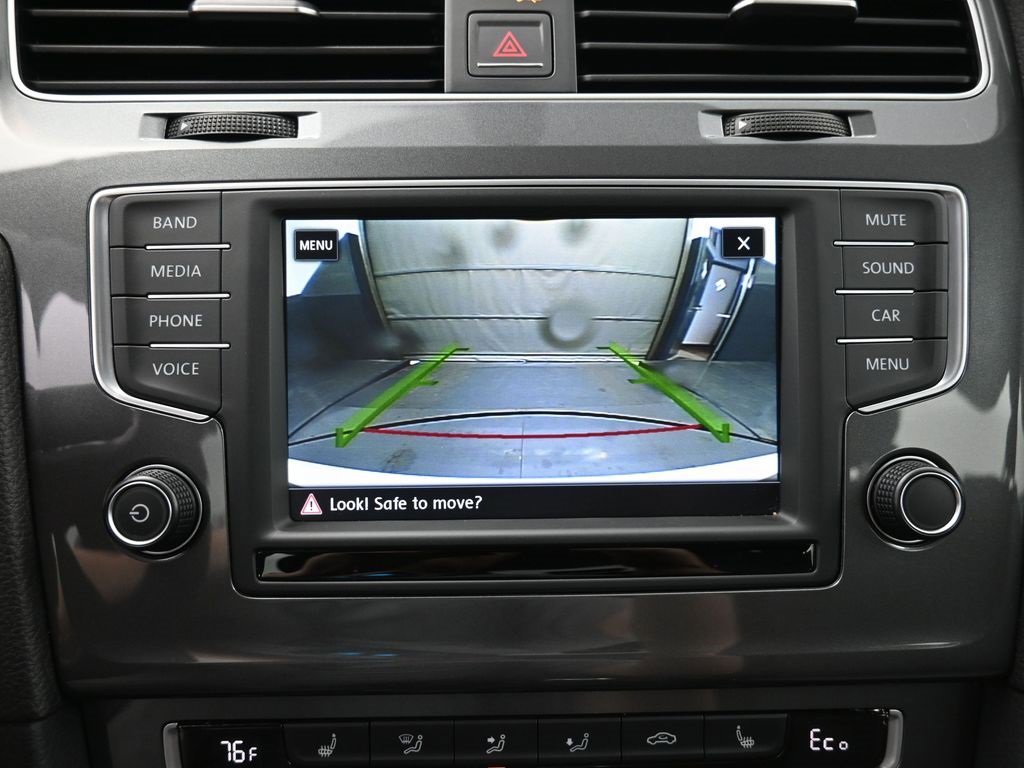 Used 2016 Volkswagen e-Golf SE w/ DC Fast Charging Package image 4