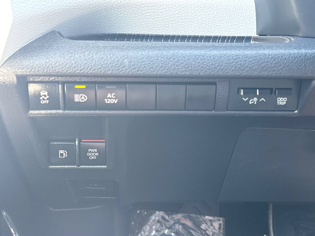 Used 2026 Toyota Sienna XSE AWD/4WD image 33