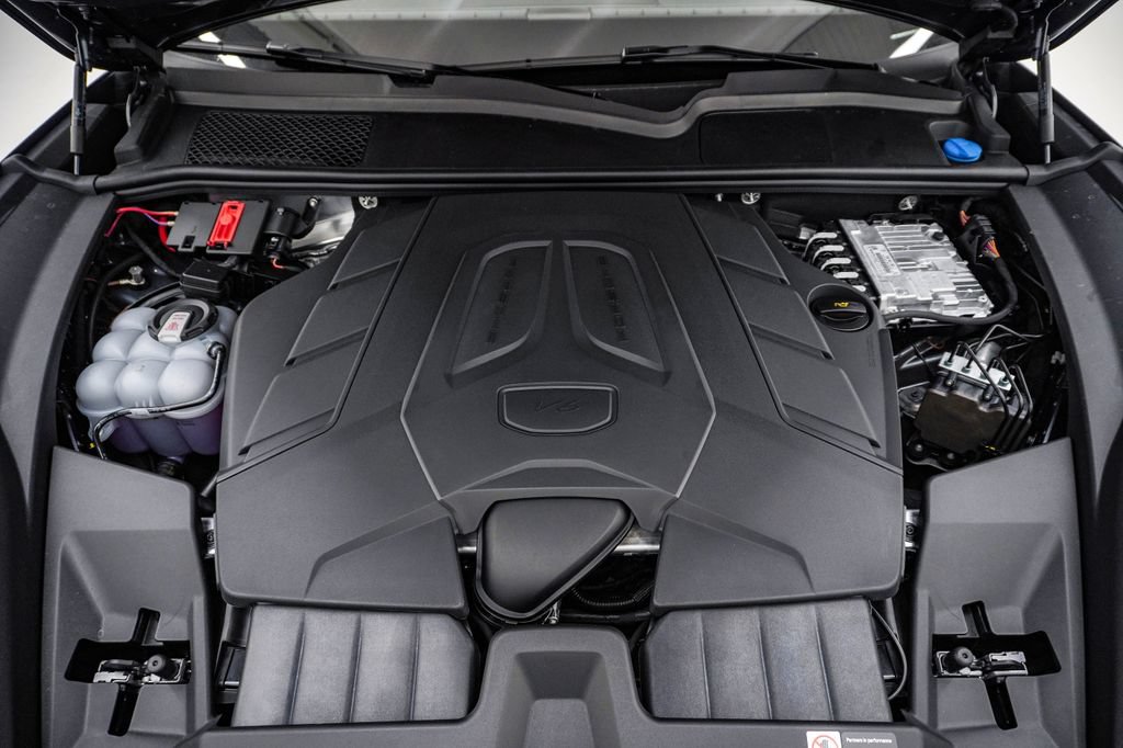 New 2026 Porsche Cayenne Coupe AWD/4WD image 29