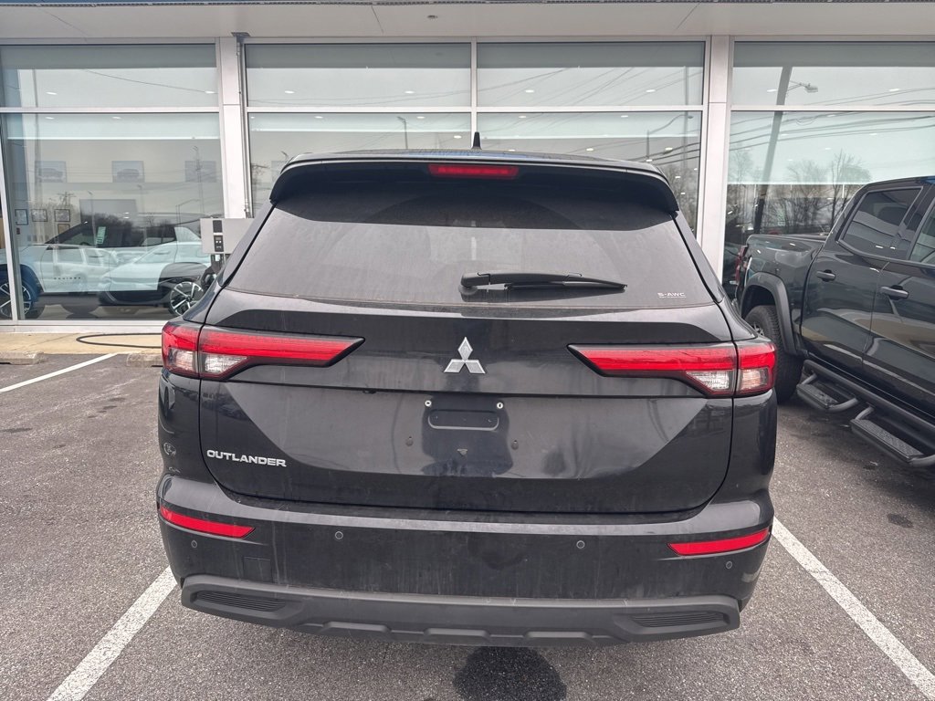 Used 2022 Mitsubishi Outlander ES image 5