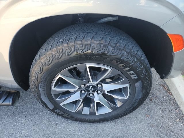 Used 2024 Chevrolet Tahoe Z71 w/ Luxury Package AWD/4WD image 20