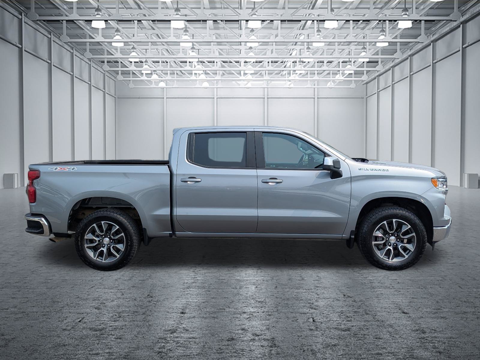 Used 2024 Chevrolet Silverado 1500 LT AWD/4WD image 6