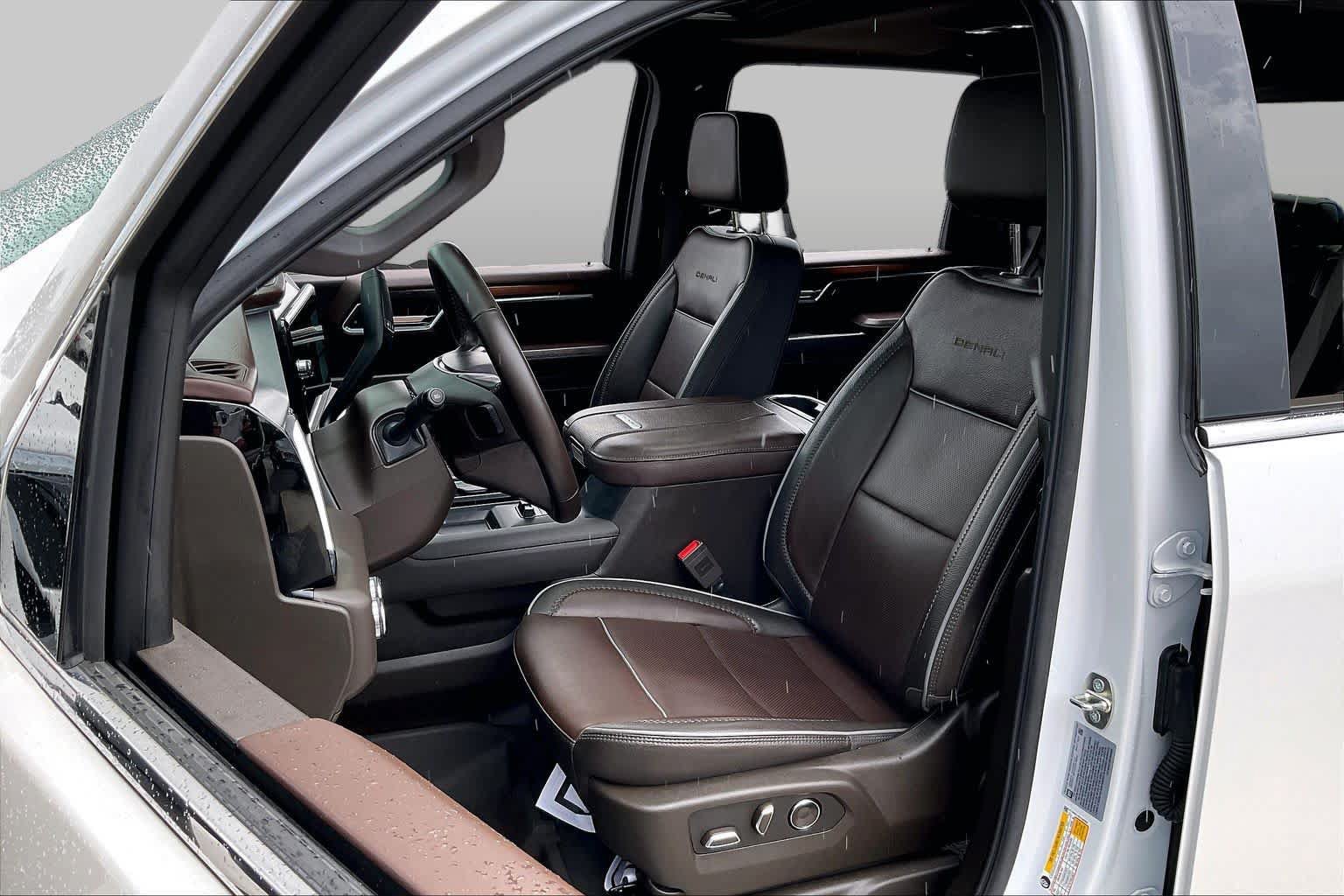 Used 2024 GMC Sierra 2500 Denali w/ Technology Package AWD/4WD image 8