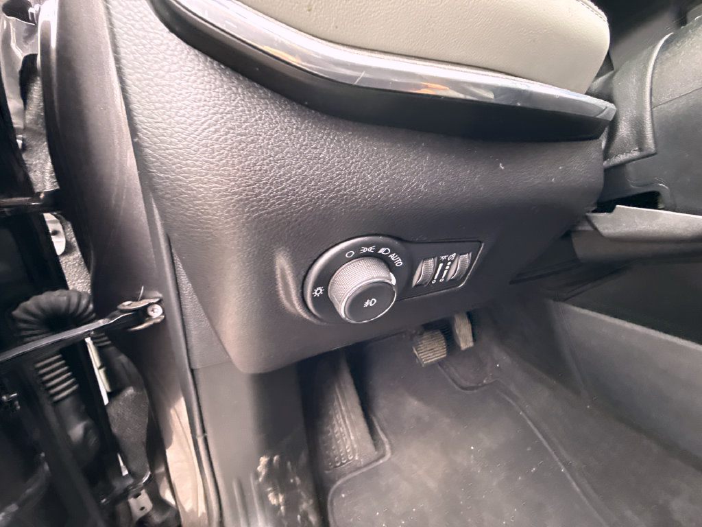 Used 2023 Jeep Compass Limited AWD/4WD image 16