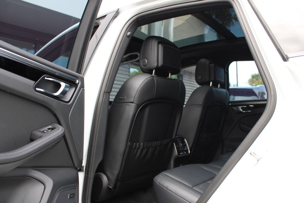 Used 2025 Porsche Macan image 34
