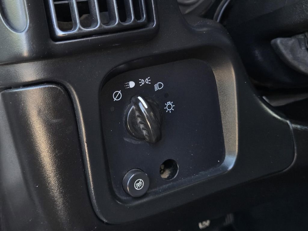 Used 2005 Chevrolet Express 3500 image 14