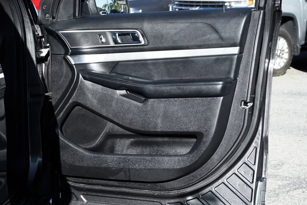 Used 2017 Ford Explorer XLT w/ Equipment Group 201A image 39