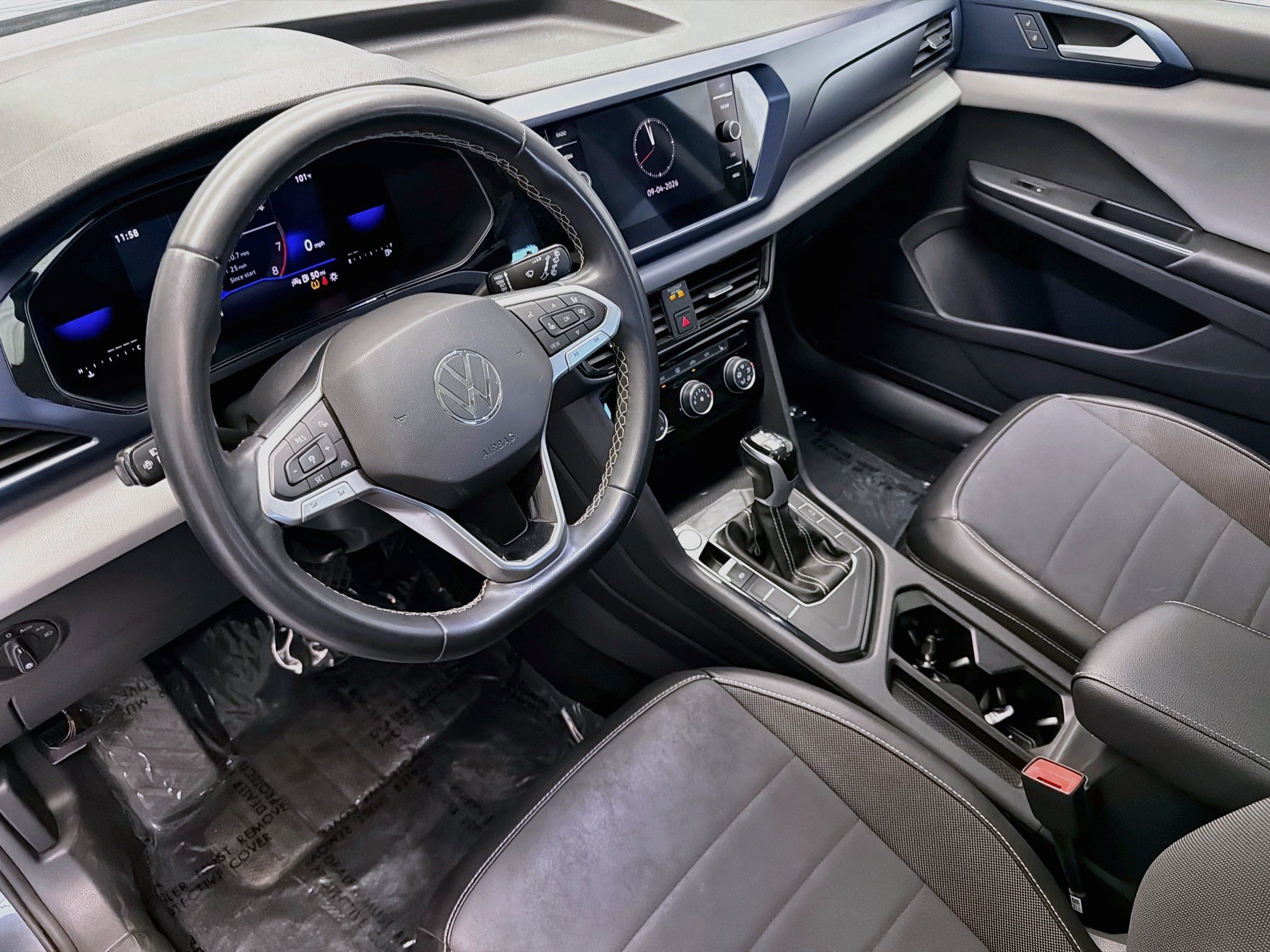 Used 2023 Volkswagen Taos SE w/ Panoramic Sunroof Package FWD image 7