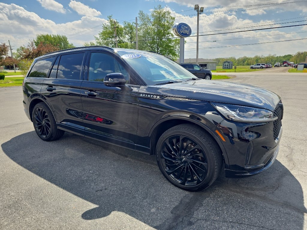 Used 2025 Lincoln Aviator Reserve w/ Jet Appearance Package AWD/4WD image 4